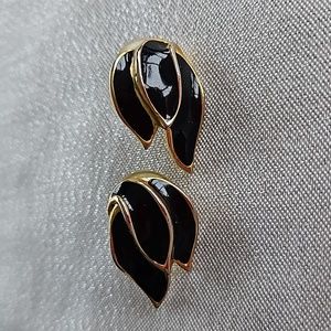 Earrings 5th Avenue.  Black & gold